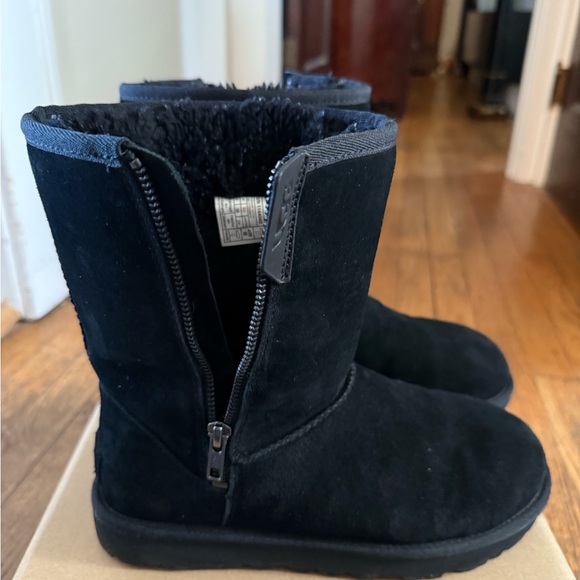 Ugg Classic Short Bailey Zip - Picture 3 of 7